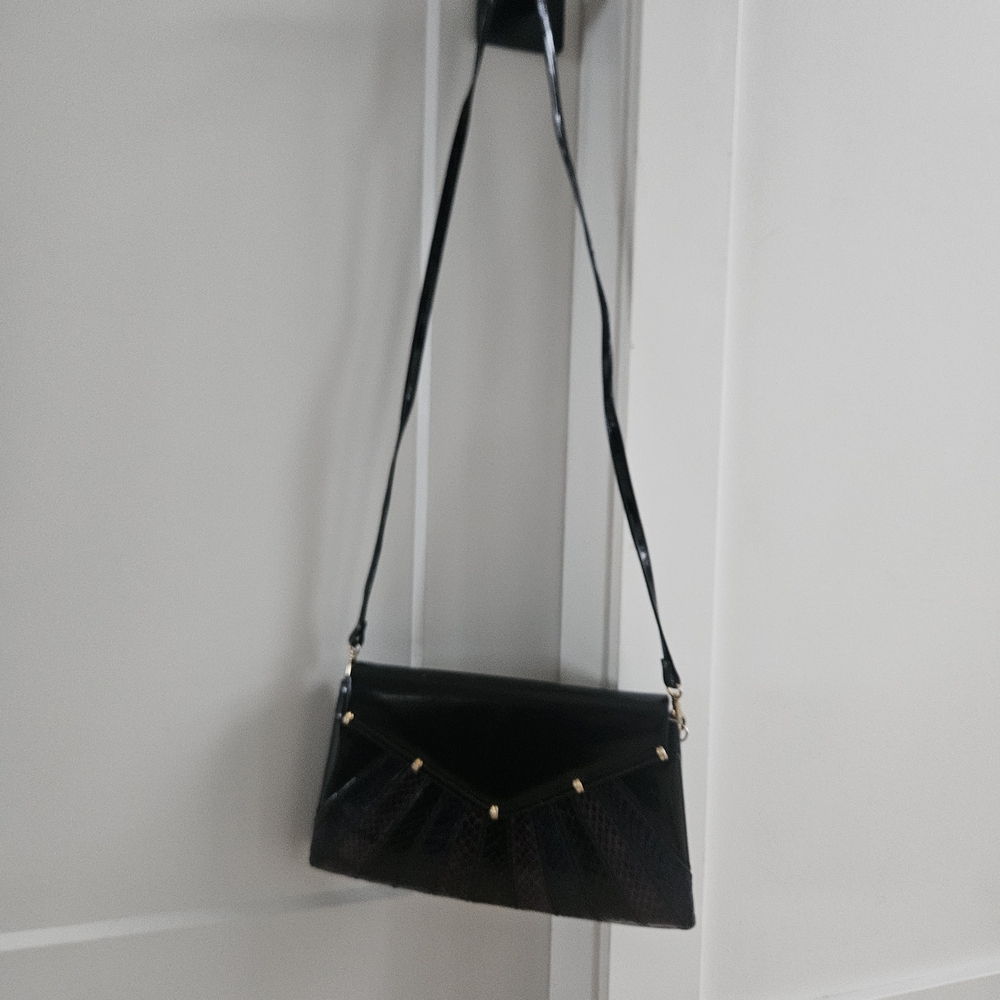 Vintage Black and Purple Shell-inspired Crossbody Bag - Picture 3 of 5